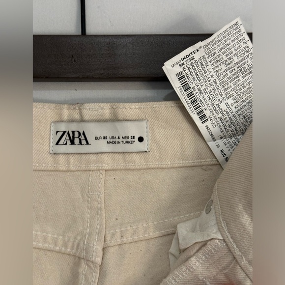 Viral Gold Coated wide leg jeans in size 4 EUC - Picture 8 of 8